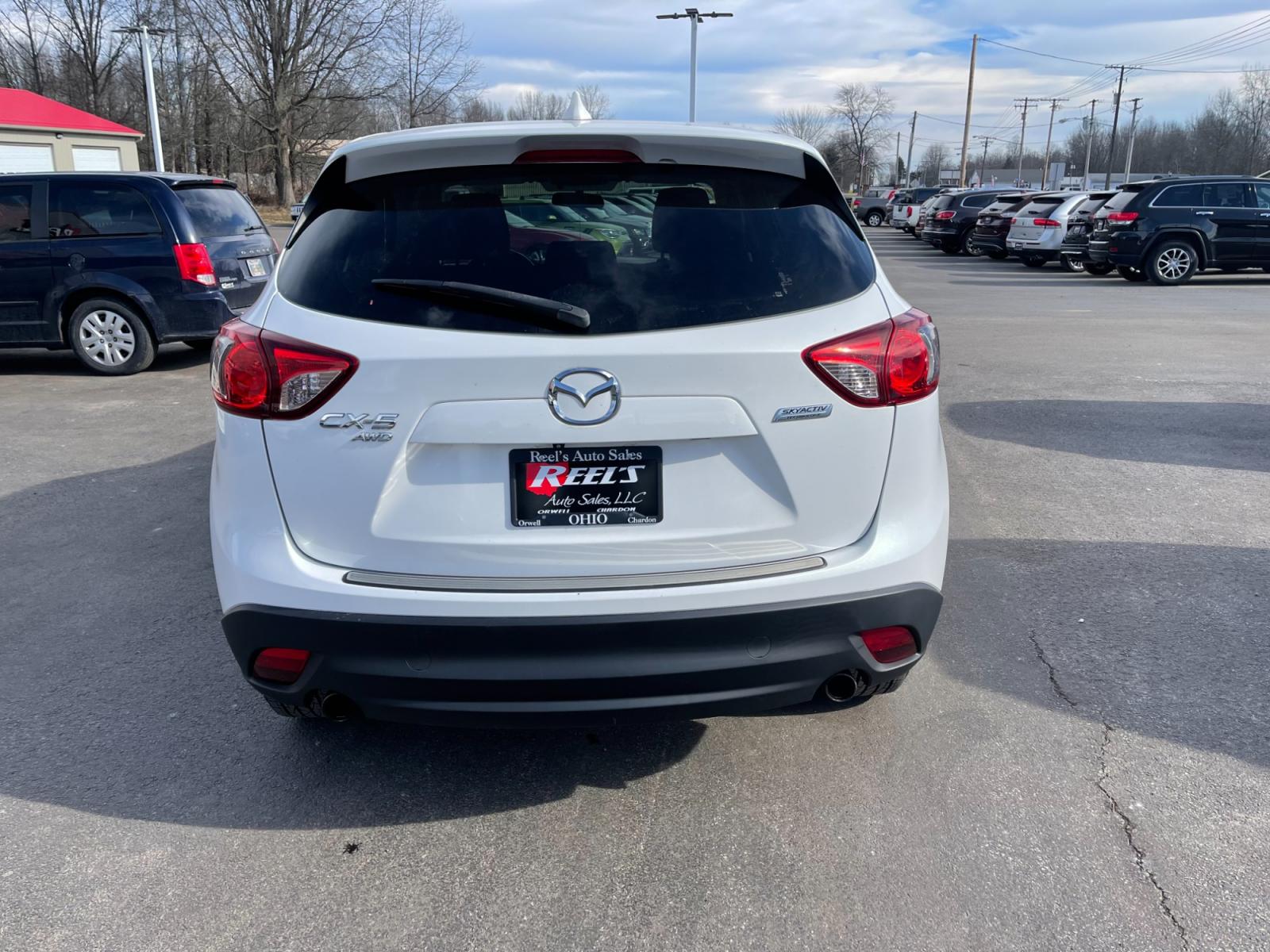 2015 White /Black Mazda CX-5 Touring AWD (JM3KE4CYXF0) with an 2.5L I4 DOHC 16V engine, 6-Speed Automatic transmission, located at 547 E. Main St., Orwell, OH, 44076, (440) 437-5893, 41.535435, -80.847855 - This 2015 Mazda CX-5 Touring AWD is a well-equipped SUV that offers a blend of performance, safety, and convenience for its drivers. Being a one-owner vehicle as per its Carfax report signifies well-attended maintenance and care. It is loaded with advanced features such as Blind Spot Monitoring and - Photo #8